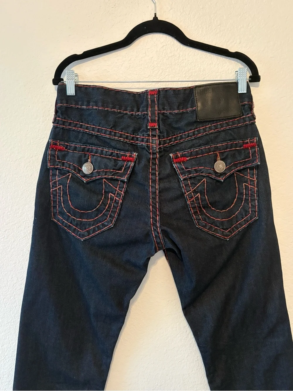 True Religion•Geno Relaxed Slim Jeans Dark Wash Red Super T Stitch Denim